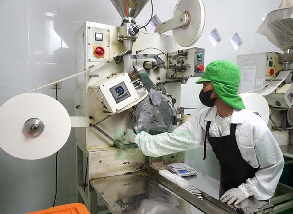 Proses - Produksi-Teh-Celup-Dengan-Mesin-Tea-Bag-Green-Life-Tirta-Sentosa